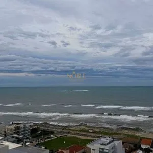 Apartamento com 119m², 3 dormitórios, 3 suítes, 2 vagas no La Vistara em Torres para Comprar