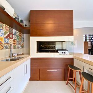 Casa com 518m², 5 dormitórios, 2 suítes, 2 vagas no bairro Praia Grande em Torres para Comprar