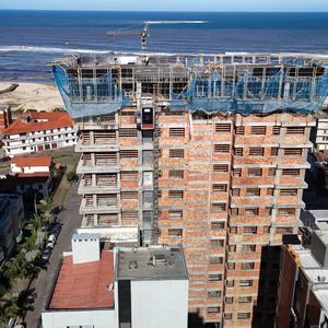 Apartamento com 122m², 3 dormitórios, 1 suíte, 2 vagas no Boreal em Torres para Comprar