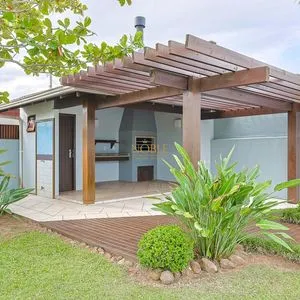 Casa, 4 dormitórios, 1 suíte, 2 vagas no bairro Itapeva Norte em Torres para Comprar