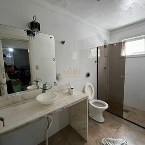 Sobrado com 350m², 5 dormitórios, 1 suíte, 4 vagas no bairro Centro em Torres para Comprar