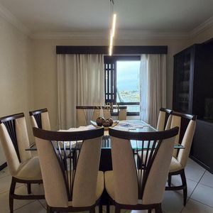 Casa com 252m², 5 dormitórios, 1 suíte, 2 vagas no bairro Centro em Torres para Comprar