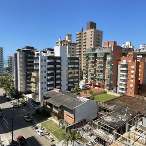 Apartamento com 98m², 3 dormitórios, 1 suíte, 1 vaga no Mar de Flores em Torres para Comprar