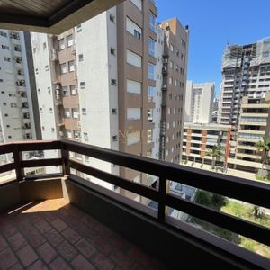 Apartamento com 200m², 4 dormitórios, 4 suítes, 1 vaga no Piazza del Mare em Torres para Comprar