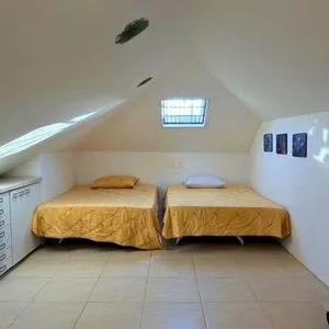 Casa com 243m², 4 dormitórios, 1 suíte, 2 vagas no bairro Stan em Torres para Comprar