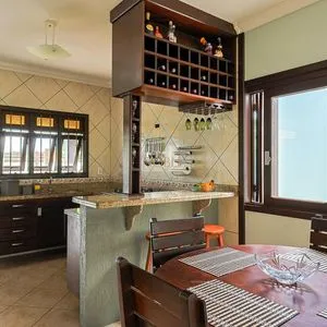Casa, 4 dormitórios, 1 suíte, 2 vagas no bairro Itapeva Norte em Torres para Comprar