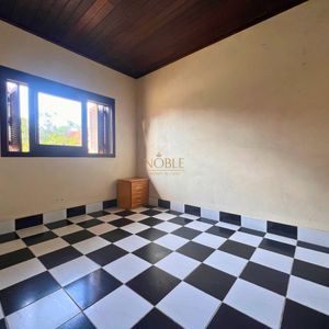 Casa, 6 dormitórios, 1 suíte, 4 vagas no bairro Stan em Torres para Comprar