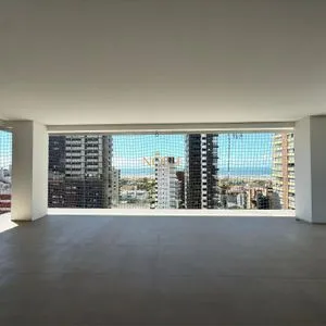 Apartamento com 83m², 2 dormitórios, 1 suíte, 2 vagas no Mirage em Torres para Comprar