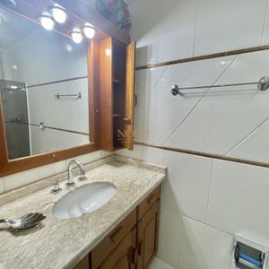 Casa com 500m², 7 dormitórios, 2 suítes, 2 vagas no bairro Centro em Torres para Comprar