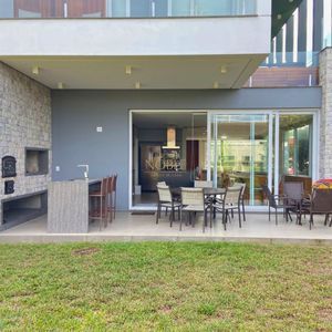 Casa de Condomínio, 4 dormitórios, 4 suítes, 2 vagas no Condomínio Ilhas Park em Torres para Comprar