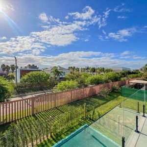 Casa de Condomínio com 350m², 3 dormitórios, 3 suítes, 2 vagas no Condomínio Ilhas Park em Torres para Comprar