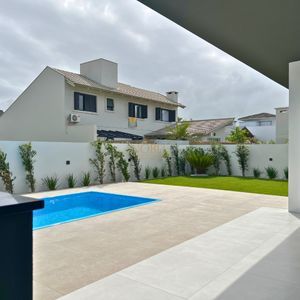 Casa com 288m², 4 dormitórios, 4 suítes, 4 vagas no bairro Bella Torres em Passo de Torres para Comprar