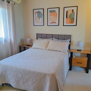 Sobrado com 330m², 3 dormitórios, 1 suíte, 5 vagas no bairro Centenário em Torres para Comprar