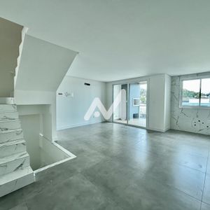 Sobrado com 183m² e 3 dormitórios no bairro Universitário em Lajeado para Comprar