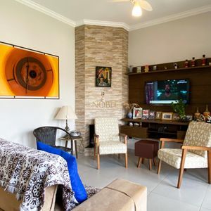 Casa com 100m², 2 dormitórios, 1 suíte, 2 vagas no bairro Bella Torres em Passo de Torres para Comprar