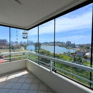 Apartamento com 140m², 3 dormitórios, 1 suíte, 1 vaga no Residencial Veneza em Torres para Comprar