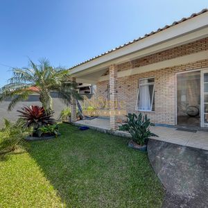 Casa, 2 dormitórios, 2 vagas no bairro Igra Norte em Torres para Comprar