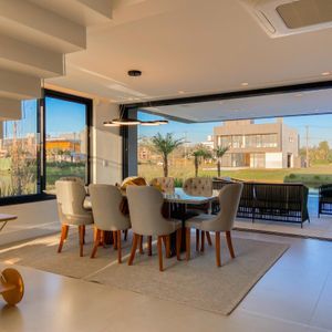 Casa de Condomínio com 375m², 4 dormitórios, 4 suítes, 2 vagas no Condomínio Ilhas Park em Torres para Comprar