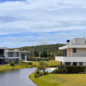 Casa de Condomínio com 348m², 4 dormitórios, 3 suítes, 2 vagas no Condomínio Ilhas Park em Torres para Comprar