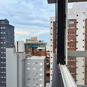 Apartamento com 90m², 2 dormitórios, 2 suítes, 2 vagas no Maui Residencial em Torres para Comprar
