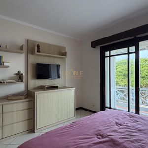 Casa com 252m², 5 dormitórios, 1 suíte, 2 vagas no bairro Centro em Torres para Comprar