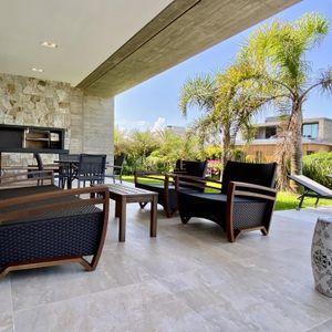 Casa de Condomínio com 290m², 4 dormitórios, 2 suítes, 2 vagas no Ocean Side em Torres para Comprar