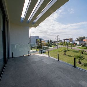 Casa de Condomínio com 591m², 5 dormitórios, 5 suítes, 2 vagas no Ocean Side em Torres para Comprar