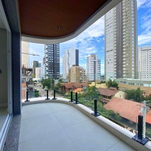 Apartamento com 106m², 3 dormitórios, 1 suíte, 2 vagas no Toronto em Torres para Comprar