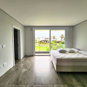 Casa de Condomínio com 357m², 5 dormitórios, 5 suítes, 2 vagas no Ocean Side em Torres para Comprar