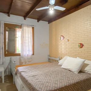 Casa com 152m², 3 dormitórios, 1 suíte, 4 vagas no bairro Praia da Cal em Torres para Comprar