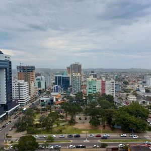 Apartamento com 102m², 3 dormitórios, 1 suíte, 2 vagas no Maui Residencial em Torres para Comprar