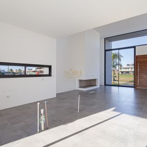 Casa de Condomínio com 205m², 3 dormitórios, 3 suítes, 2 vagas no Reserva das Águas em Torres para Comprar