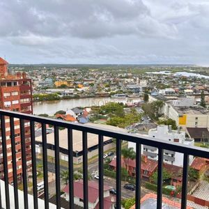 Apartamento com 70m², 2 dormitórios, 1 suíte, 2 vagas no Toronto em Torres para Comprar