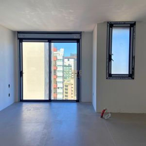 Apartamento com 200m², 3 dormitórios, 3 suítes, 3 vagas no Vanguard em Torres para Comprar