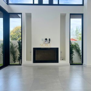 Casa com 288m², 4 dormitórios, 4 suítes, 4 vagas no bairro Bella Torres em Passo de Torres para Comprar