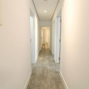 Apartamento com 128m², 3 dormitórios, 1 suíte, 2 vagas no Casa Carmel em Torres para Comprar