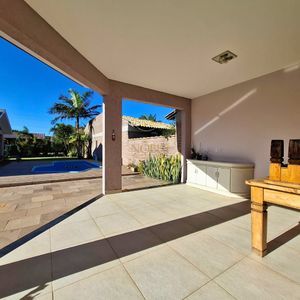 Casa, 5 dormitórios, 1 suíte, 3 vagas no bairro Praia Paraíso em Torres para Comprar