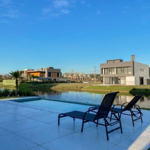 Casa de Condomínio com 375m², 4 dormitórios, 4 suítes, 2 vagas no Condomínio Ilhas Park em Torres para Comprar