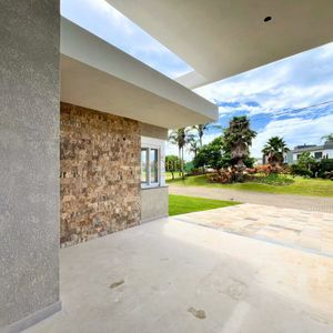 Casa de Condomínio com 180m², 4 dormitórios, 4 suítes, 2 vagas no Condomínio Ilhas Park em Torres para Comprar