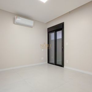 Cobertura com 220m², 3 dormitórios, 3 suítes, 2 vagas no Dona Iris em Torres para Comprar