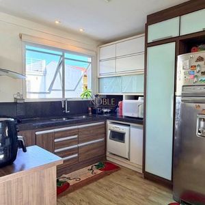 Casa com 400m², 5 dormitórios, 1 suíte, 4 vagas no bairro Stan em Torres para Comprar