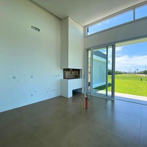 Casa de Condomínio com 206m², 3 dormitórios, 3 suítes, 2 vagas no Reserva das Águas em Torres para Comprar