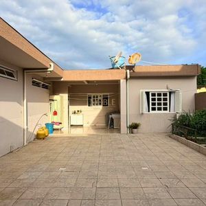 Casa com 171m², 4 dormitórios, 3 vagas no bairro Porto Alegre em Torres para Comprar