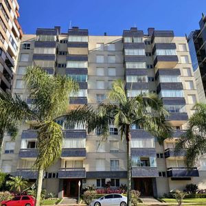 Apartamento com 131m², 3 dormitórios, 1 suíte, 2 vagas no Morada da Praça em Torres para Comprar