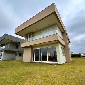 Casa de Condomínio com 306m², 4 dormitórios, 4 suítes, 4 vagas no Reserva das Águas em Torres para Comprar