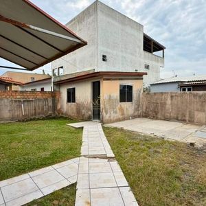 Casa com 74m², 2 dormitórios, 1 vaga no bairro Igra Sul em Torres para Comprar