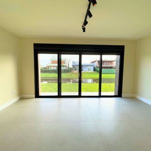 Casa de Condomínio com 192m², 3 dormitórios, 3 suítes, 2 vagas no Reserva das Águas em Torres para Comprar