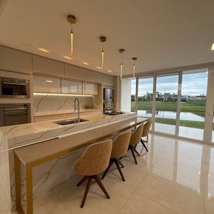 Casa de Condomínio com 359m², 4 dormitórios, 4 suítes, 2 vagas no Reserva das Águas em Torres para Comprar