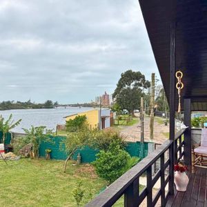 Casa com 300m², 4 dormitórios, 1 suíte no bairro Getúlio Vargas em Torres para Comprar