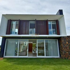 Casa com 258m², 4 dormitórios, 4 suítes, 2 vagas no Reserva das Águas em Torres para Comprar